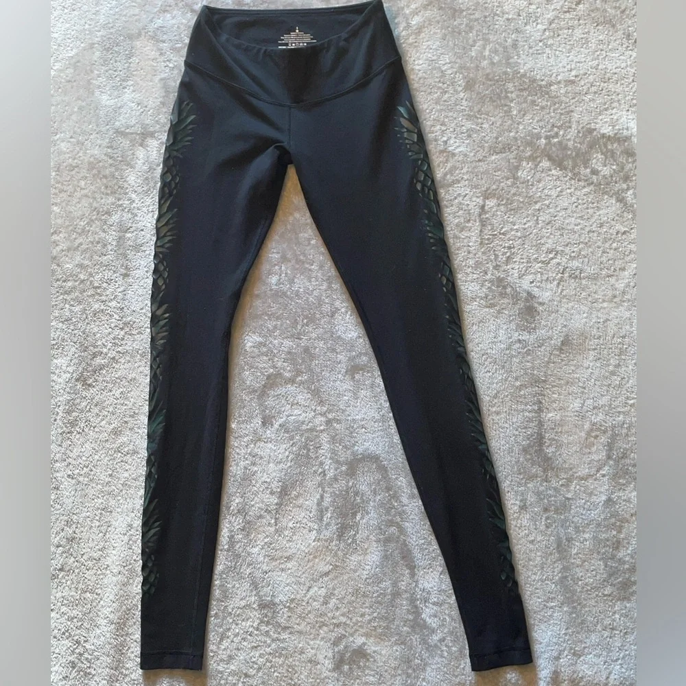 Lululemon Full Length Black Pineapple Side Print Leggings Women’s Size 4